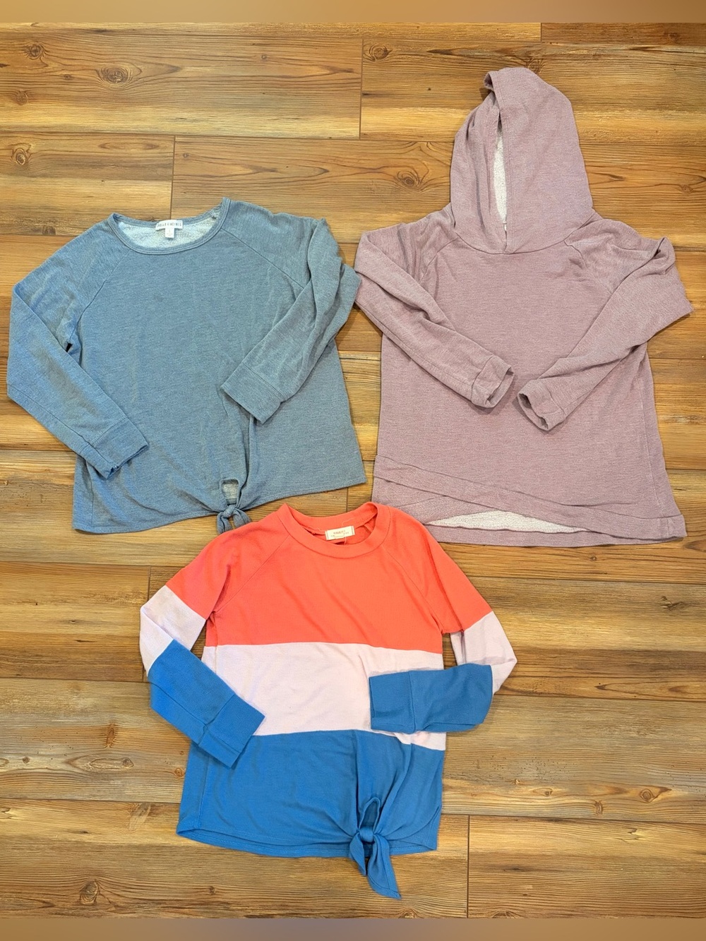 Three Girls Long Sleeve Sweaters Size Large